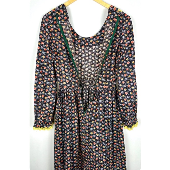 Vintage 70’s Ditzy Floral Print Prairie Dress • Scoop Neck • Long Sleeved - XS/S - Picture 6 of 8